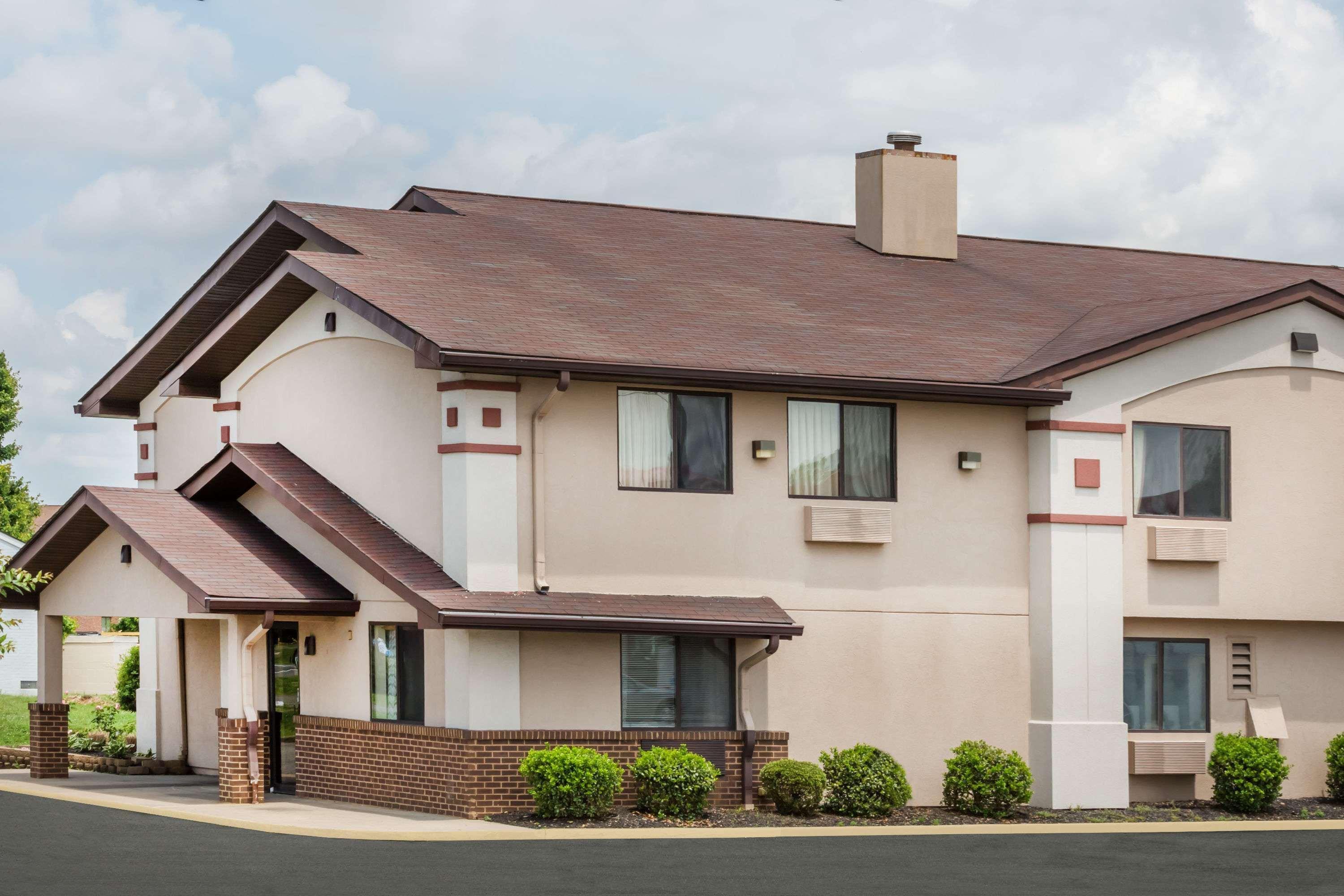 Super 8 Tappahannock Luaran gambar